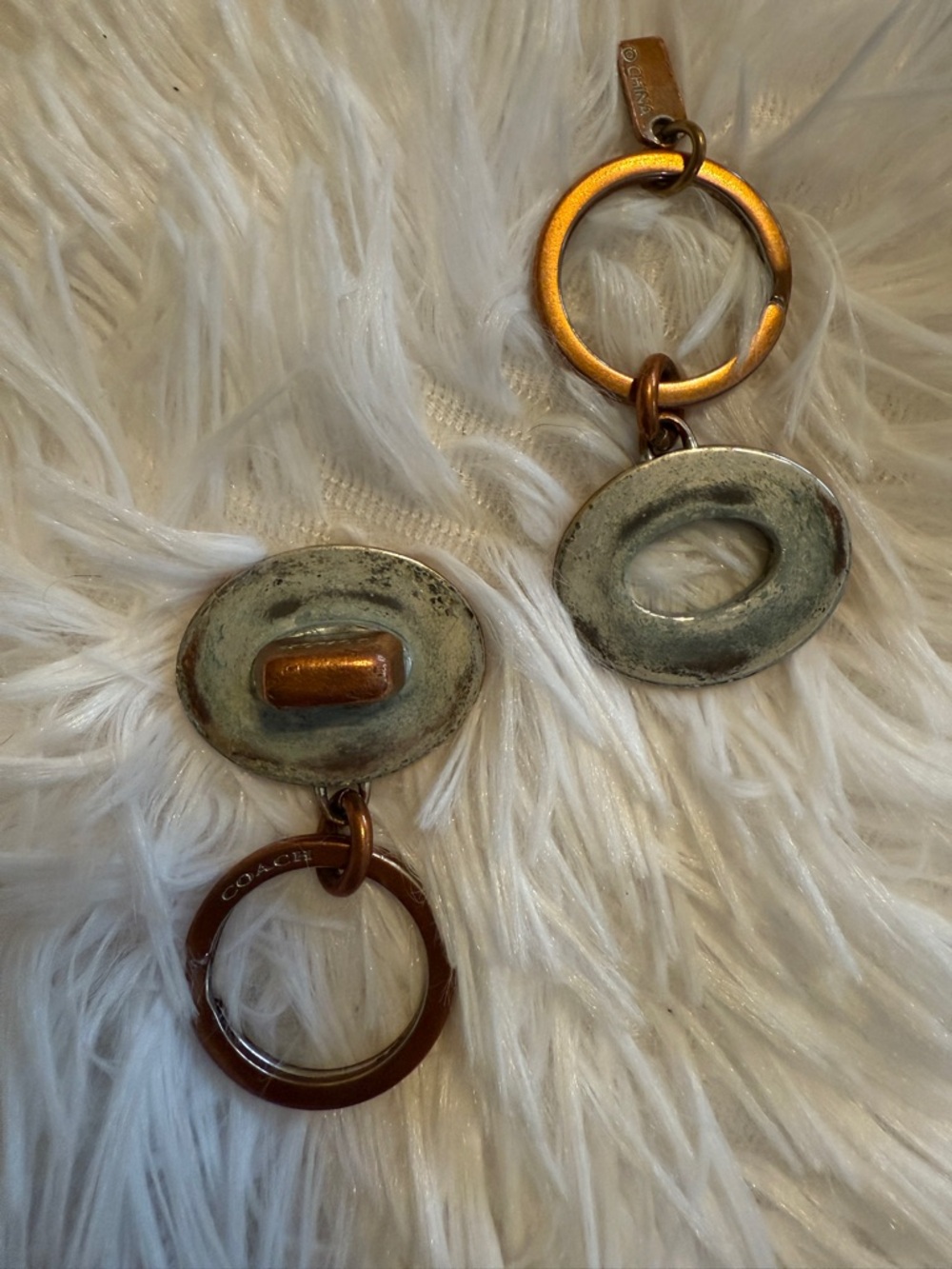 Coach Vintage Y2K Gold-Tone Turnlock Valet Keychain - Picture 5 of 5